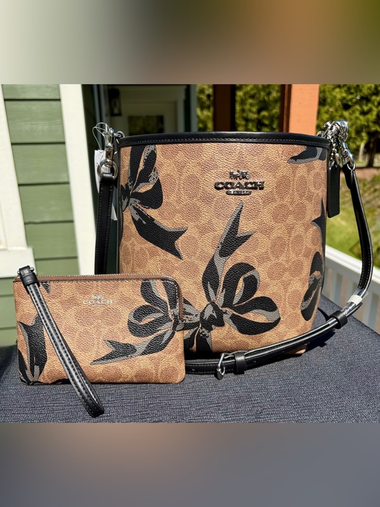 Coach Handbags - NWT COACH City Bucket Bag In Signature Canvas With Bow Print & Wallet CY651